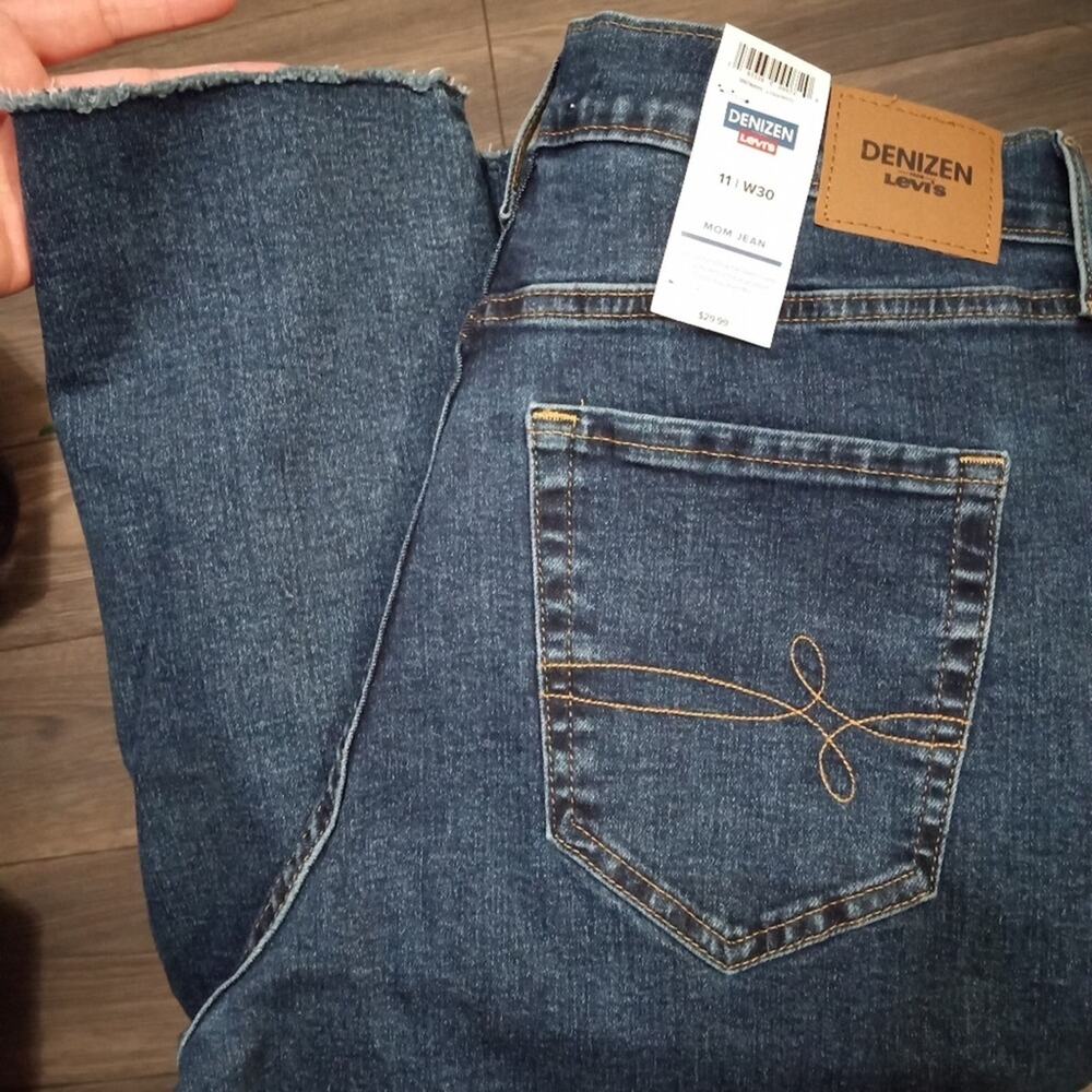 [B7] Denizen Levi's Dark Wash Distressed Mom Jeans Size 11/W30